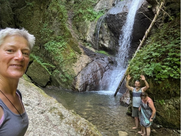 Barfuß-Wanderung zum Wasserfall in Niedersonthofen